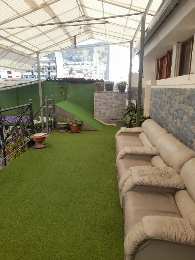 Konukevi Hostal Atlantis Quito